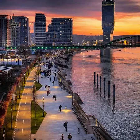 Hotel Waterfront Nomad Luxury