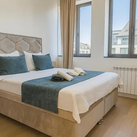 Waterfront Nomad Luxury